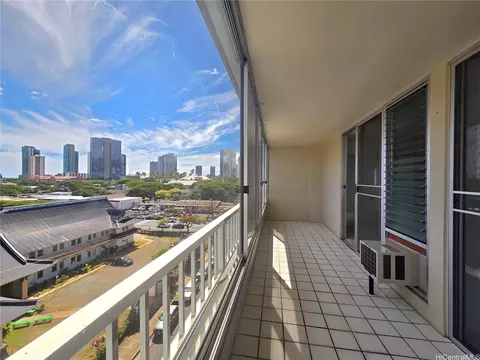 1122 Elm St #707, Honolulu, HI 96814