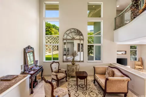 Living - 5609 Poola St #A, Honolulu, HI 96821 photo 2 of 3
