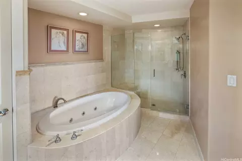 Bath - 5609 Poola St #A, Honolulu, HI 96821 photo 2 of 4
