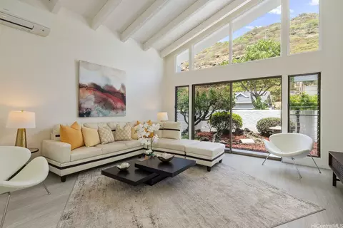 1270 Kaeleku St, Honolulu, HI 96825