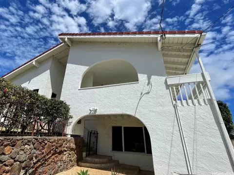 1499 Alencastre St, Honolulu, HI 96850