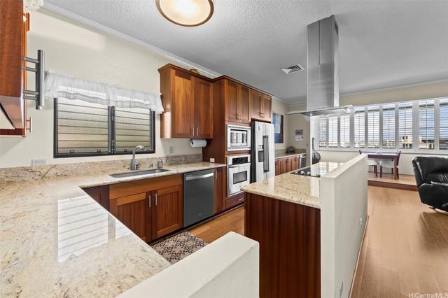 1333 Heulu St #1201, Honolulu, HI 96822