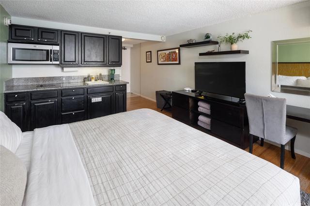 445 Seaside Ave #815, Honolulu, HI 96815