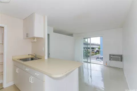 2873 S King St #203, Honolulu, HI 96826