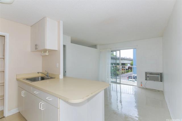 2873 S King St #203, Honolulu, HI 96826