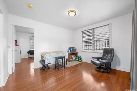 631 Hausten St #4, Honolulu, HI 96826