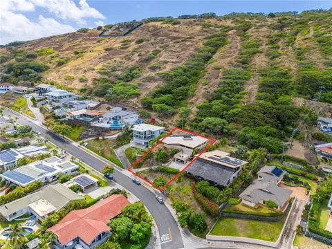 111 Polihale Pl, Honolulu, HI 96825