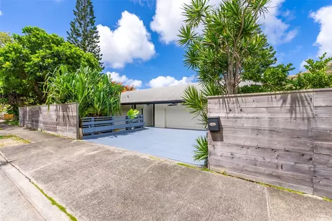 864 Nana Honua St, Honolulu, HI 96825