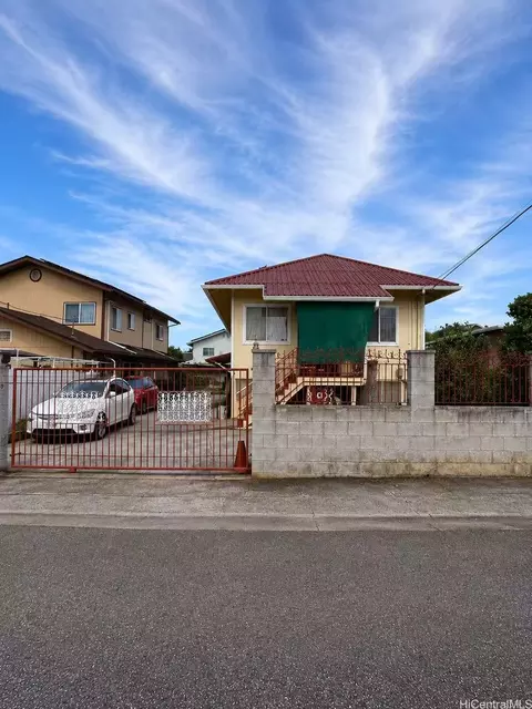 1015 Noble Ln, Honolulu, HI 96817
