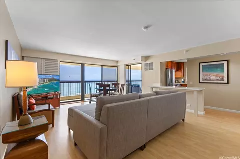 2470 Kalakaua Ave #2004, Honolulu, HI 96815