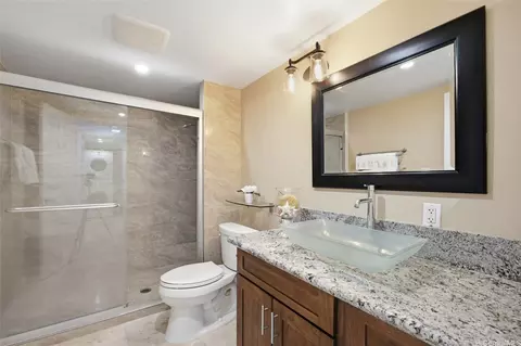 Bath - 920 Leighton St, Honolulu, HI 96821 photo 2 of 3