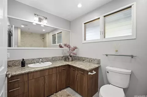 Bath - 920 Leighton St, Honolulu, HI 96821 photo 1 of 3