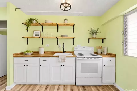 1620 Keeaumoku St #806, Honolulu, HI 96822