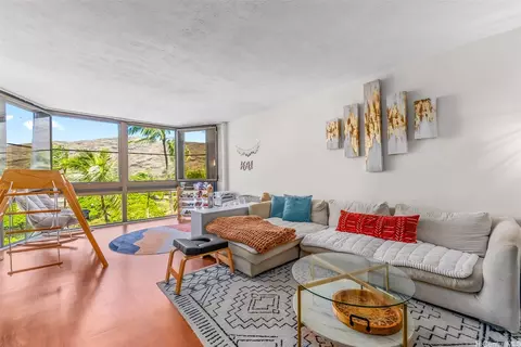 531 Hahaione St #6C, Honolulu, HI 96825