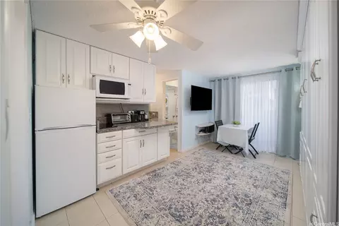 2463 Kuhio Ave #504, Honolulu, HI 96815