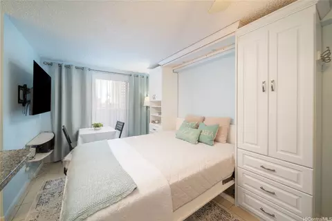 2463 Kuhio Ave #504, Honolulu, HI 96815