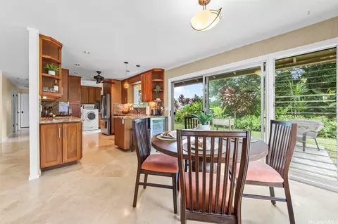 1176 Lunaai St, Kailua, HI 96734