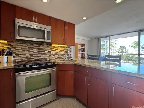 1941 Church Ln #608, Honolulu, HI 96826
