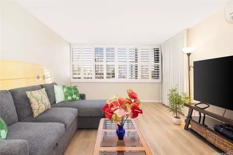 2752 Kaaha St #309, Honolulu, HI 96826