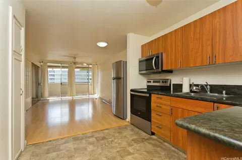 1423 Emerson St #213, Honolulu, HI 96813
