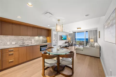 2139 Kuhio Ave #1705, Honolulu, HI 96815