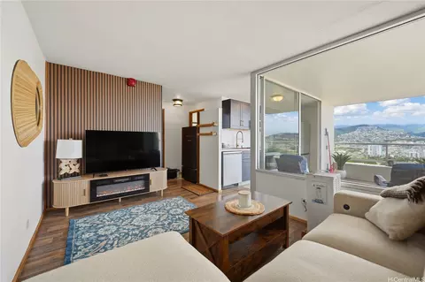 2421 Tusitala St #2201, Honolulu, HI 96815