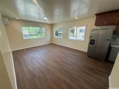 720 Kunawai Ln #7, Honolulu, HI 96817