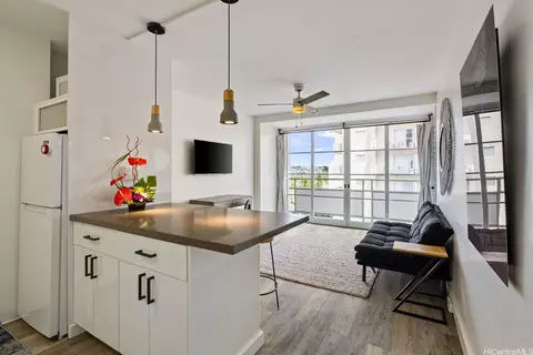445 Kaiolu St #812, Honolulu, HI 96815