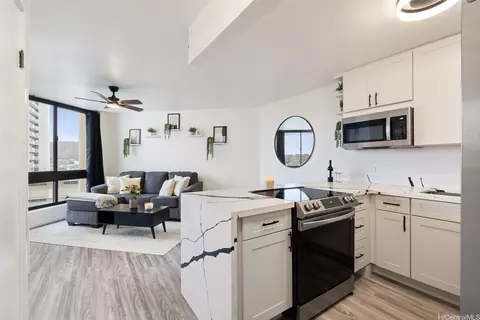 300 Wai Nani Way #1413, Honolulu, HI 96815