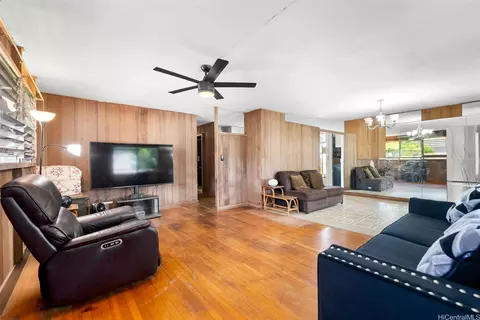 94-347 Honowai St, Waipahu, HI 96797