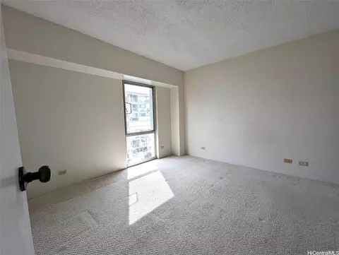 430 Keoniana St #609, Honolulu, HI 96815
