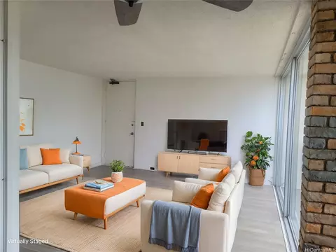 620 Mccully St #808, Honolulu, HI 96826