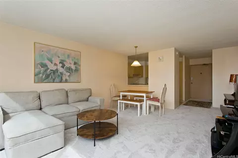 430 Lewers St #1105, Honolulu, HI 96815