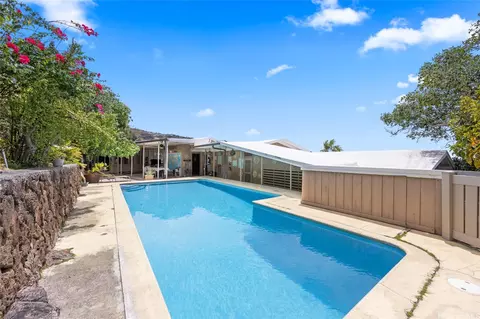 Exterior - 204 B Hao St, Honolulu, HI 96821 photo 4 of 5