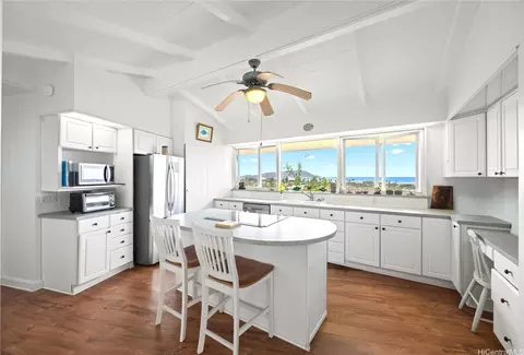 Kitchen - 204 B Hao St, Honolulu, HI 96821 photo 1 of 2