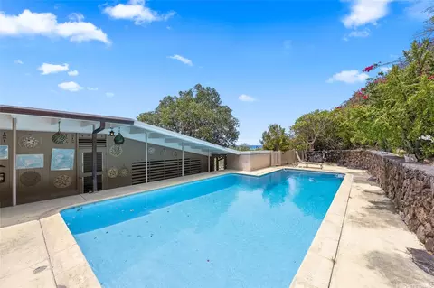 Exterior - 204 B Hao St, Honolulu, HI 96821 photo 3 of 5