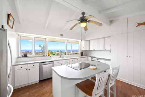 Kitchen - 204 B Hao St, Honolulu, HI 96821 photo 2 of 2