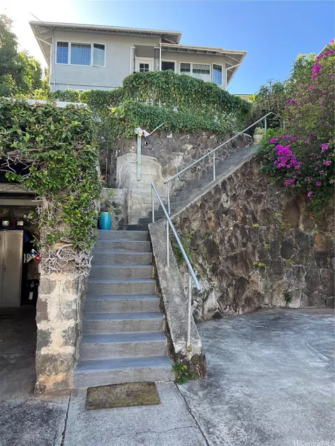 2158 Makanani Dr, Honolulu, HI 96817