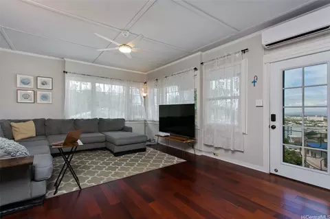 2158 Makanani Dr, Honolulu, HI 96817