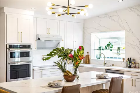 7211 Aipo Pl, Honolulu, HI 96825