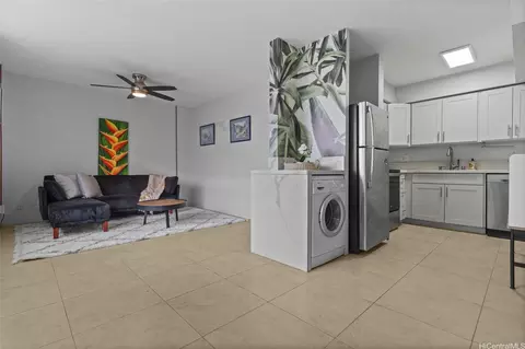929 Ahana St #201, Honolulu, HI 96814