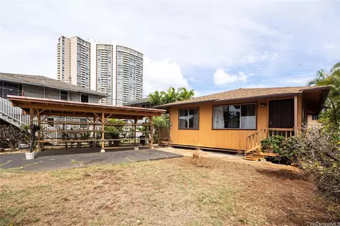 620 Hausten St, Honolulu, HI 96826