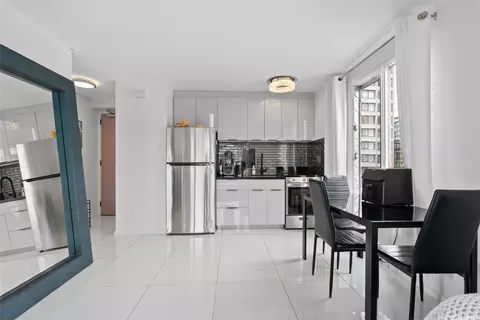 445 Kaiolu St #704, Honolulu, HI 96815