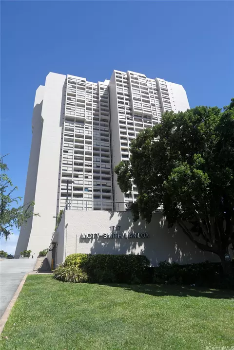 1717 Mott Smith Dr #914, Honolulu, HI 96822