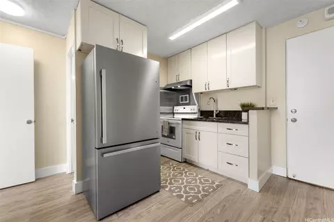 1535 Pensacola St #910, Honolulu, HI 96822