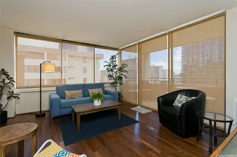2410 Cleghorn St #1704, Honolulu, HI 96815