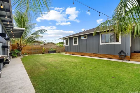 427 Kawainui St #B, Kailua, HI 96734