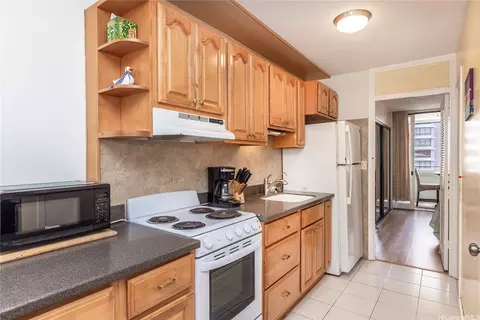 425 Ena Rd #1104A, Honolulu, HI 96815