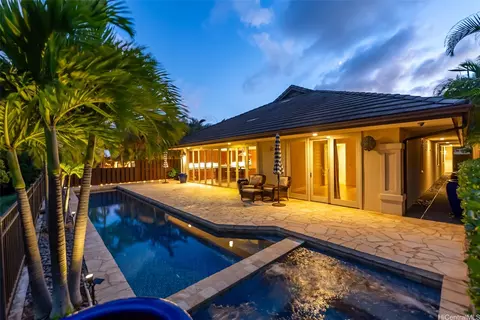 1015 Koko Kai Pl, Honolulu, HI 96825