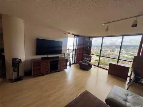 60 N Beretania St #2102, Honolulu, HI 96817